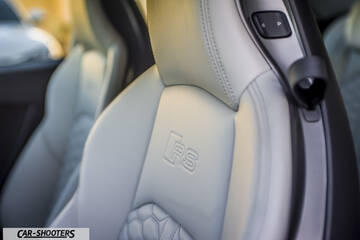 Audi – interior, leather front seats