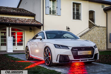 Audi – front three-quarter, white parked in front of a house