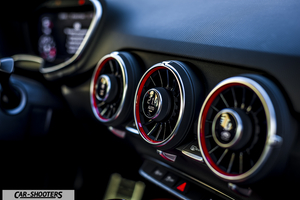 Audi – dashboard, round air vents
