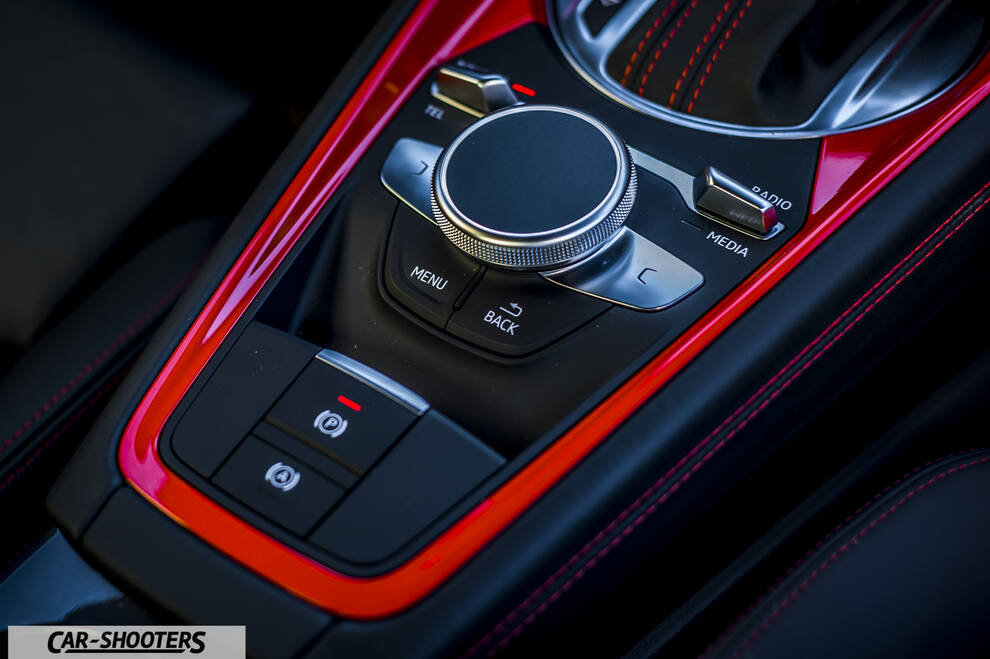 Audi – interior, center console infotainment controller
