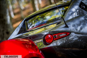 Mazda MX 5 ND – rear three-quarter, grey metallic in a wooded area