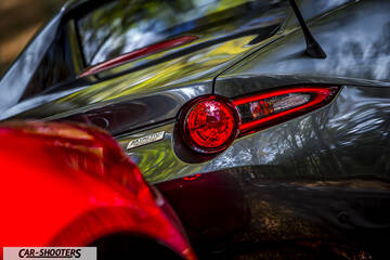 Mazda MX 5 ND – rear view, grey metallic with illuminated taillight