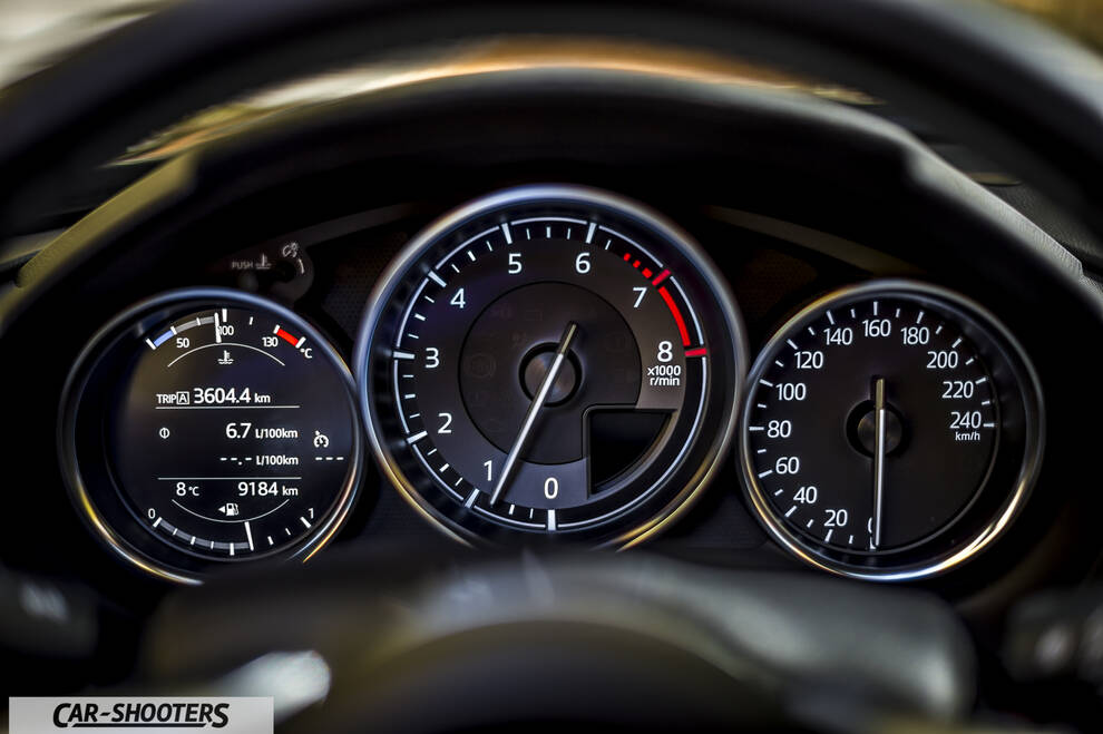 Mazda MX 5 ND – dashboard, analog instrument cluster