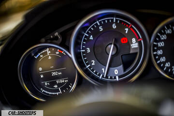Mazda MX 5 ND – dashboard, analog instrument cluster