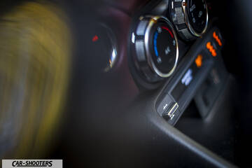 Mazda MX 5 ND – dashboard, climate control dials and buttons