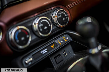 Mazda MX 5 ND – dashboard, climate control dials and buttons