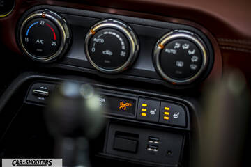Mazda MX 5 ND – dashboard, climate control dials and heated seat buttons