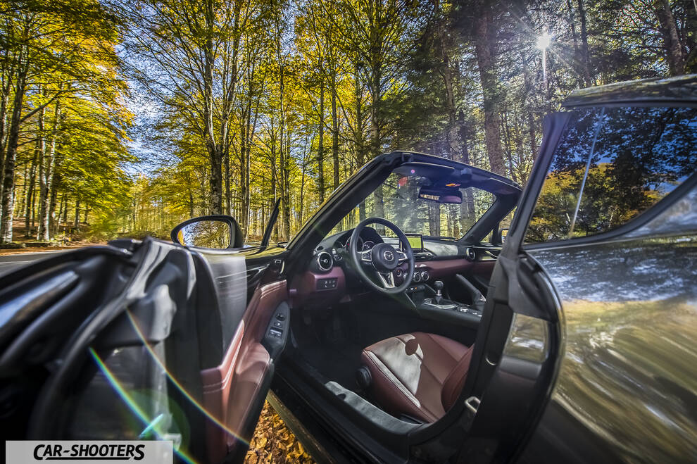 Mazda MX 5 ND – interior, with red leather seats
