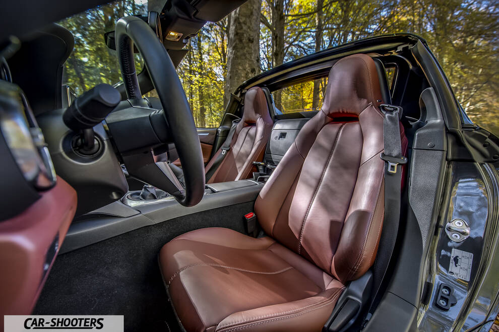 Mazda MX 5 ND – interior, brown leather front seats