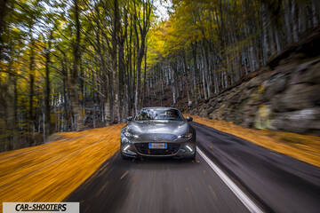 Mazda MX 5 ND – front three-quarter, grey metallic on a country road