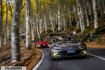 Mazda MX 5 ND – front three-quarter, grey metallic on a winding forest road