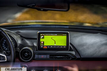 Mazda MX 5 ND – dashboard, central infotainment display