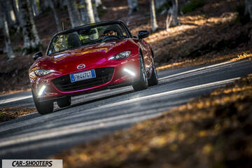 Mazda MX 5 ND – front three-quarter, red on a country road