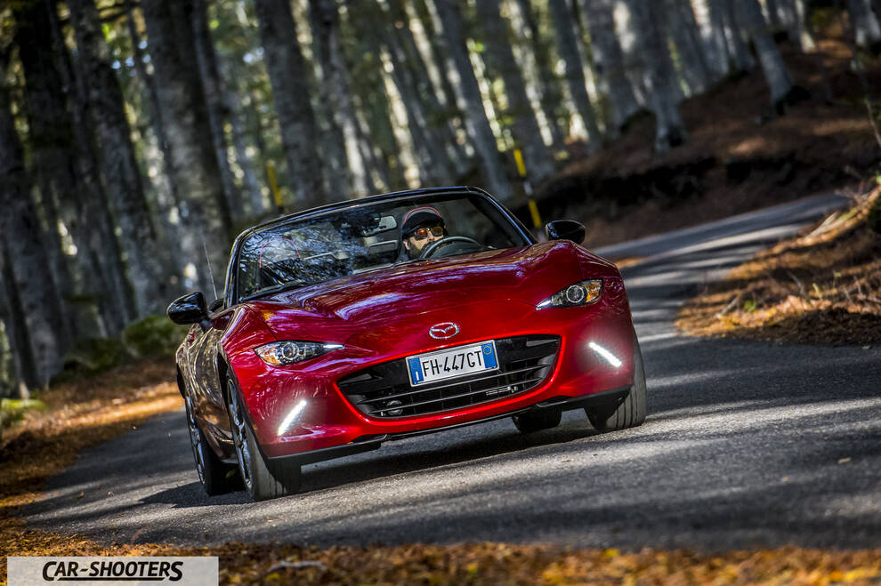 Mazda MX 5 ND – front three-quarter, red on a country road