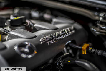 Mazda MX 5 ND – engine bay, engine cover close up