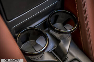 Mazda MX 5 ND – detail, center console cup holders