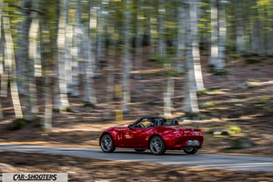 Mazda MX 5 ND – rear three-quarter, red on a country road