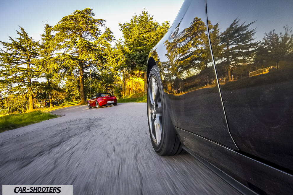 Mazda MX 5 ND – side profile, black on a country road