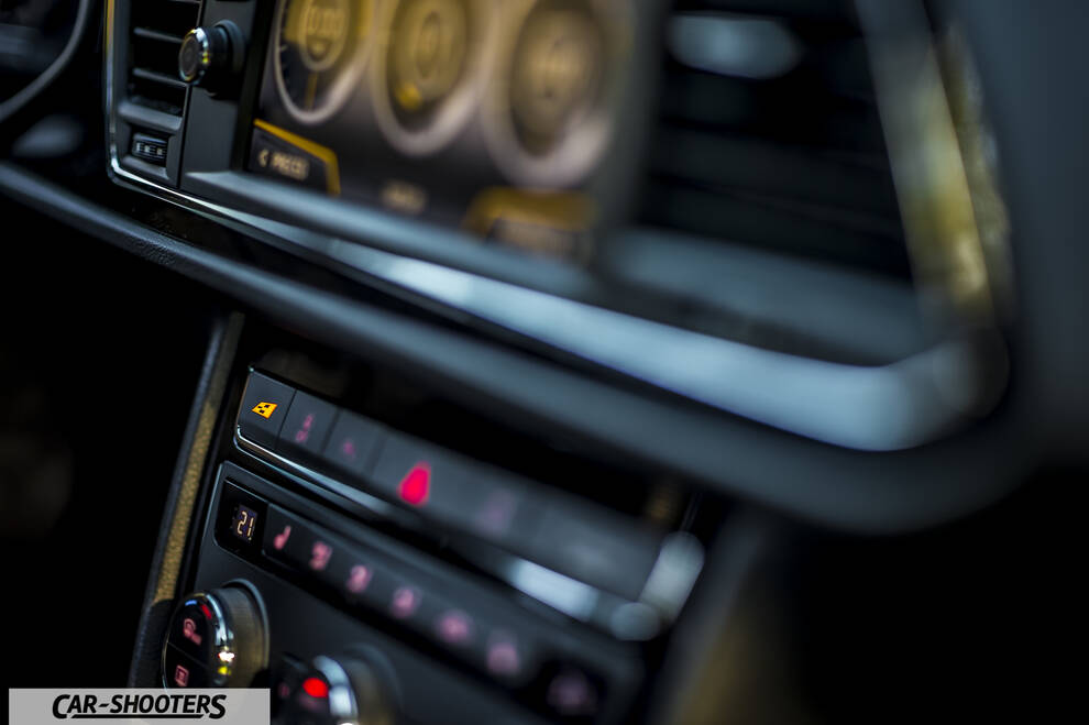 Seat Leon Cupra – dashboard, center console and touchscreen