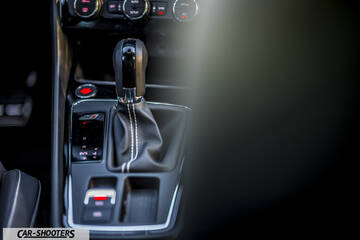 Seat Leon Cupra – interior, gear selector and center console