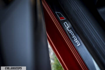 Seat Leon Cupra – detail, door sill scuff plate close-up