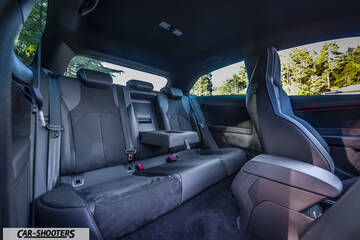 Seat Leon Cupra – interior, rear seats with center armrest