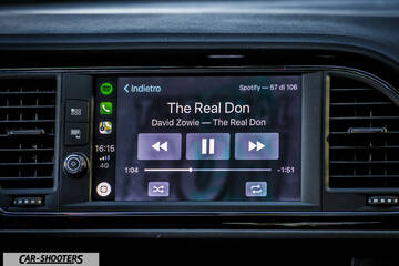 Seat Leon Cupra – dashboard, touchscreen infotainment display
