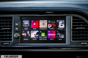 Seat Leon Cupra – dashboard, touchscreen infotainment display