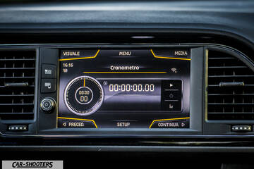 Seat Leon Cupra – dashboard, infotainment display with chronometer screen