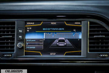Seat Leon Cupra – dashboard, infotainment screen showing eco trainer