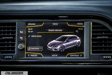 Seat Leon Cupra – dashboard, infotainment touch screen display