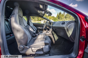 Seat Leon Cupra – interior, bucket front seats