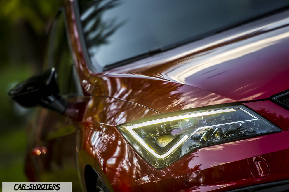 Seat Leon Cupra – detail, headlight close-up