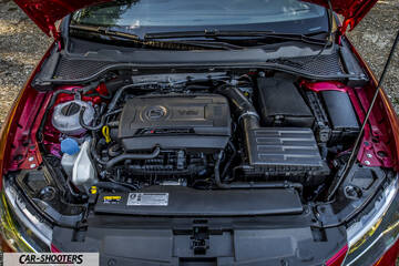 Seat Leon Cupra – engine bay, clean modern engine bay