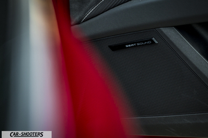Seat Leon Cupra – detail, audio speaker grille close-up