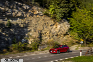 Seat Leon Cupra – front three-quarter, red against a mountain backdrop