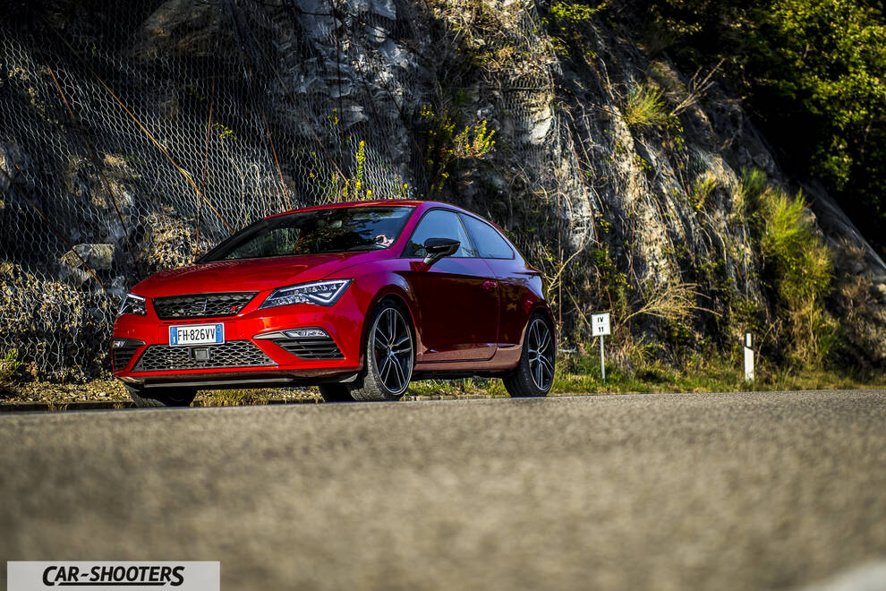Seat Leon Cupra – front three-quarter, red against a rock face