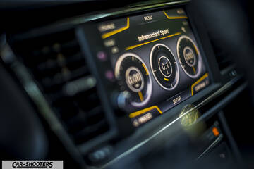 Seat Leon Cupra – dashboard, digital infotainment display