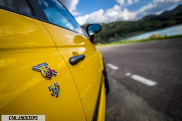 Abarth 595 Competizione – side profile, yellow on a country road