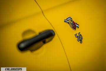 Abarth 595 Competizione – detail, emblem close-up