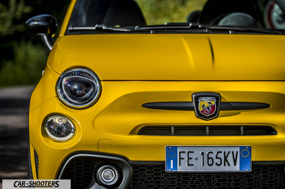 Abarth 595 Competizione – front three-quarter, yellow against a blurred green background