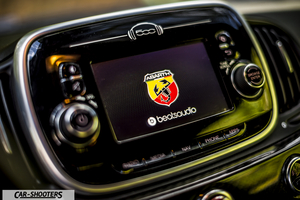 Abarth 595 Competizione – dashboard, touchscreen infotainment display