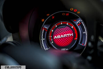 Abarth 595 Competizione – dashboard, digital instrument cluster