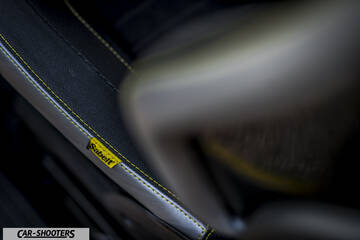 Abarth 595 Competizione – interior, bucket seat with yellow stitching