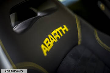 Abarth 595 Competizione – interior, embroidered seat logo close-up
