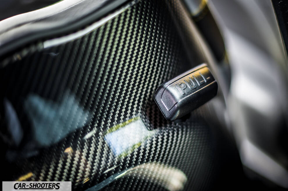 Abarth 595 Competizione – detail, carbon fiber pull tab close-up