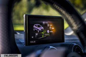 Audi Q2 – dashboard, infotainment screen displaying menu