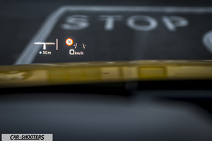 Audi Q2 – dashboard, heads-up display showing speed