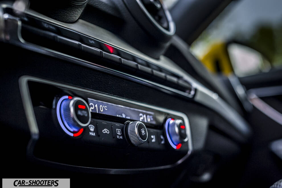 Audi Q2 – dashboard, climate control panel close-up