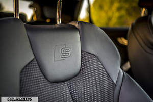 Audi Q2 – interior, leather front seats